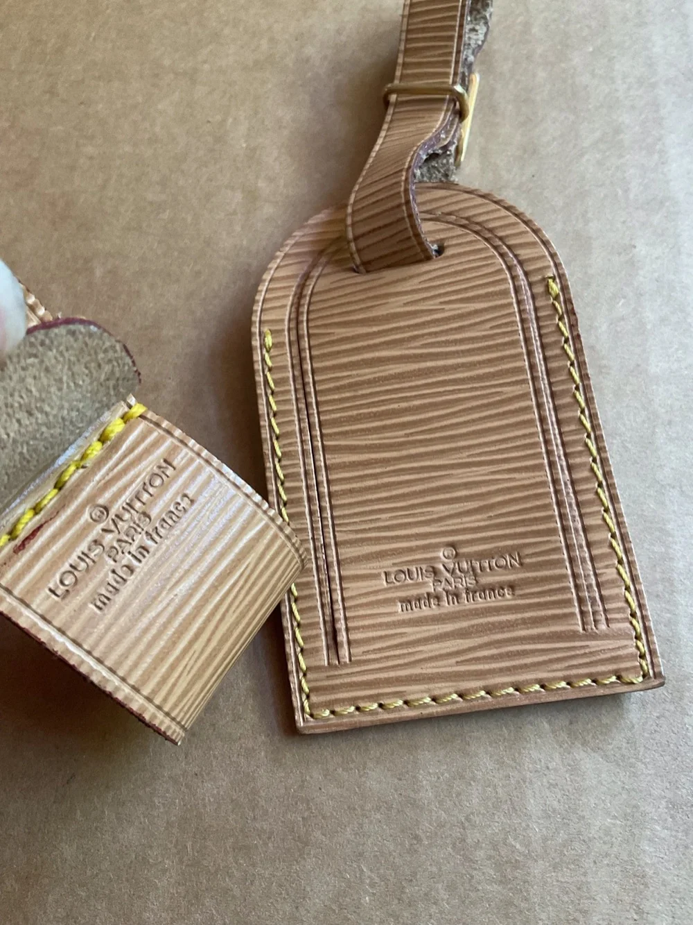 ✅LV PICK 1 set color, AUTHENTIC LEATHER TAG